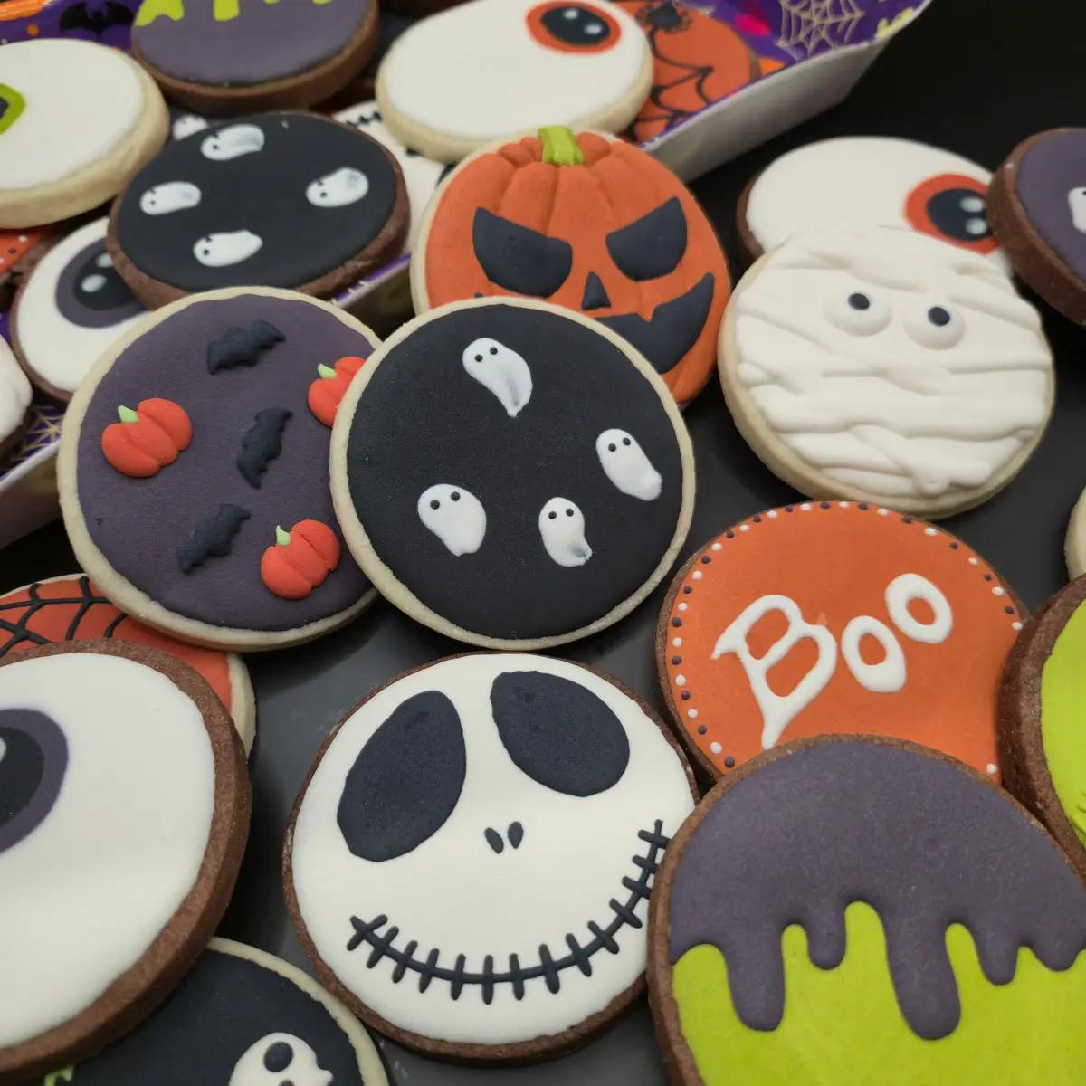 Bolachas Geek Personalizadas - Halloween - Variado - Bolos de aniversário no Porto | Bento Cakes, Cake Design, Bolachas Decoradas | Porto | Sahri Dessert Art